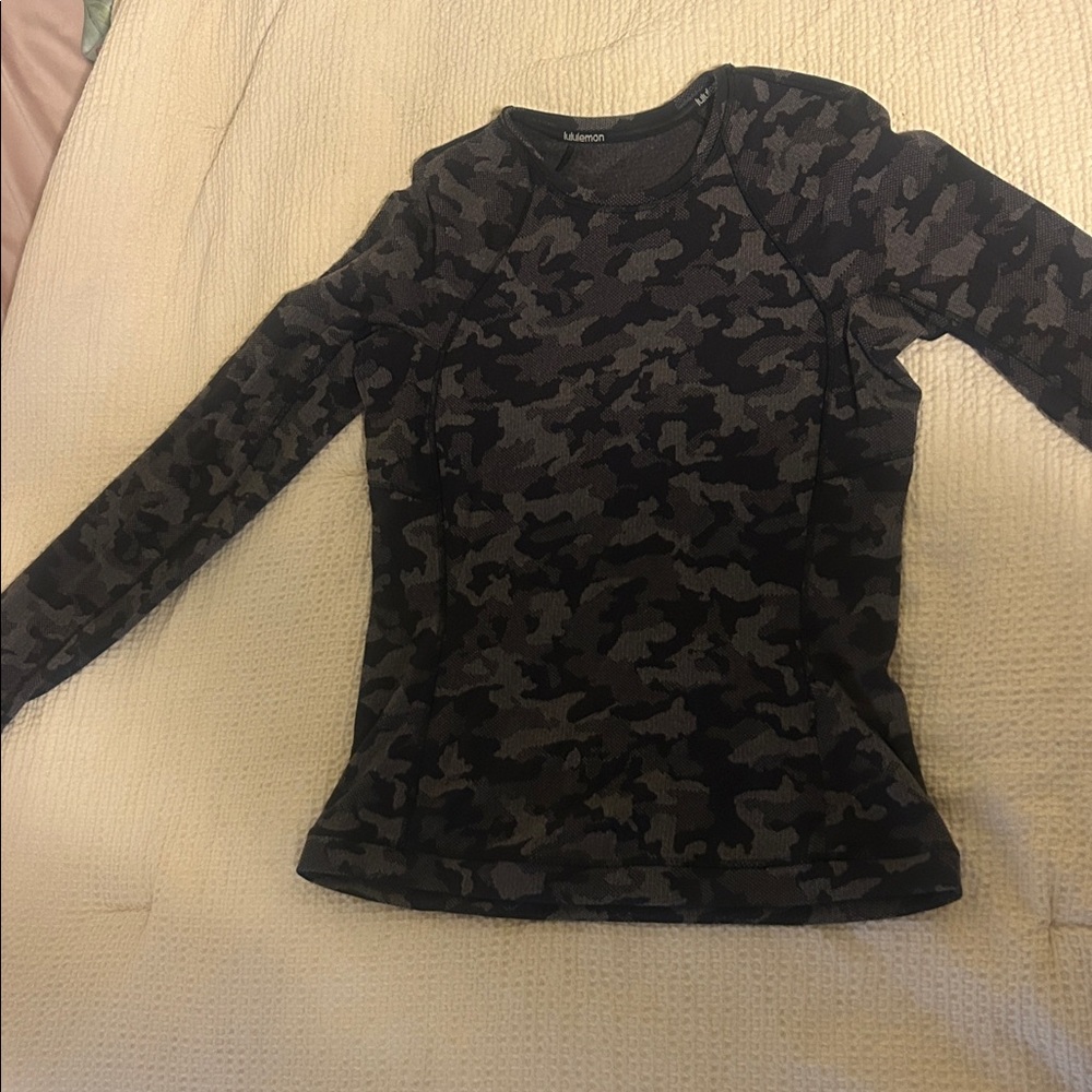 Lululemon Black and Gray Camouflage Long Sleeve Top